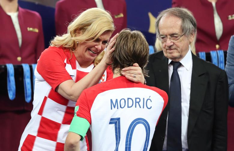 Croatia President Kolinda Grabar-Kitarovic speaks with Croatia's Luka Modric during the presentation. REUTERS/Carl Recine