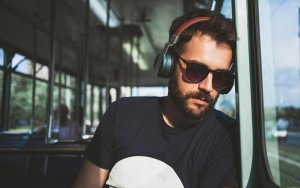 andras-mousiki-akoustika-mousi-gualia