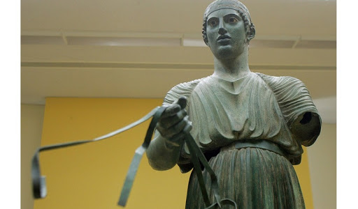 Το άγαλμα του Ηνίοχου που εκτείθεται στο Μουσείο των Δελφών, Κυριακή 20 Αυγούστου 2006.
