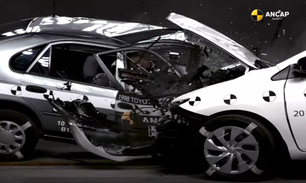 Crash Test Old VS New EMO.gr